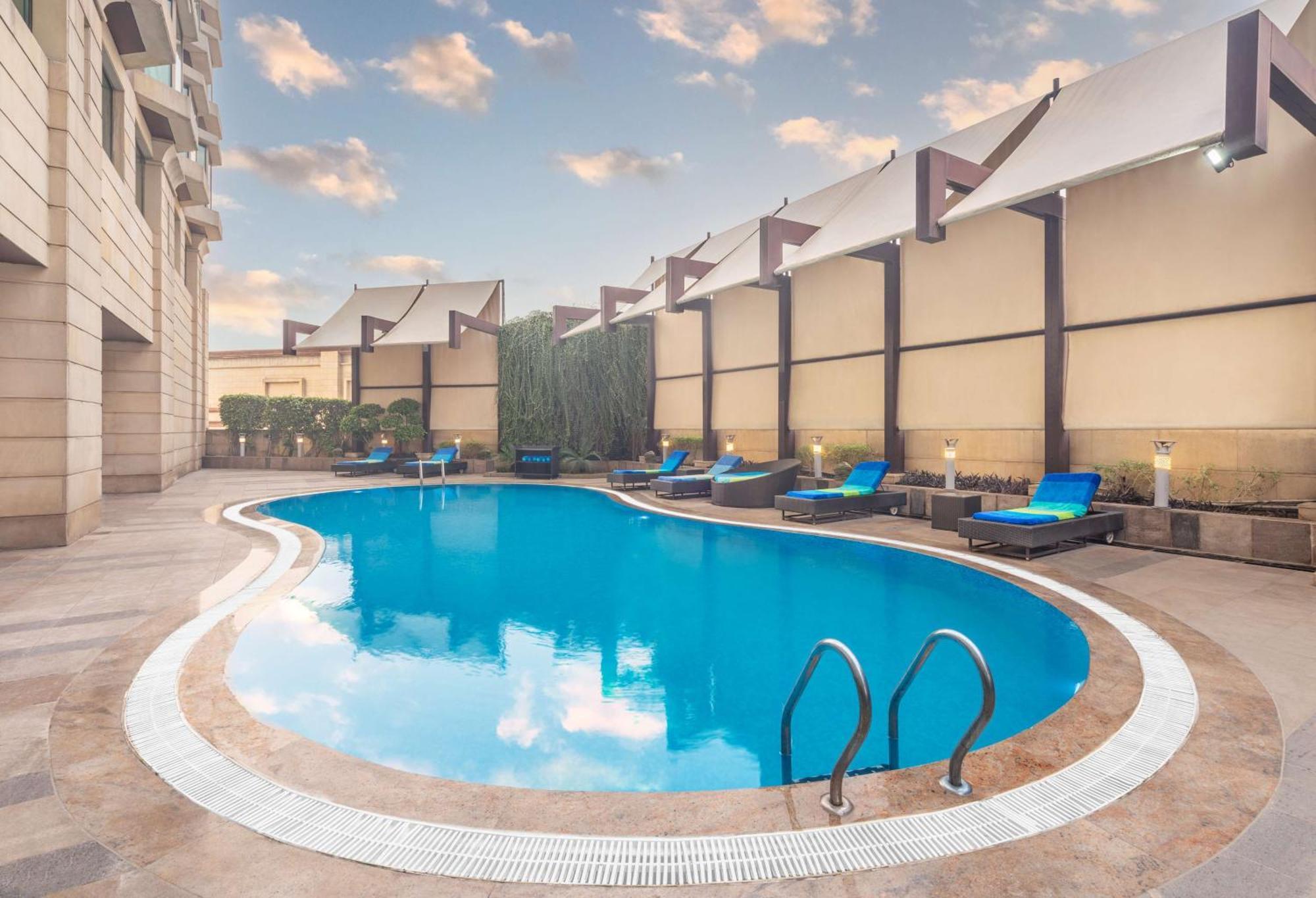 Radisson Gurugram Sohna Road City Center Gurgaon Exterior foto